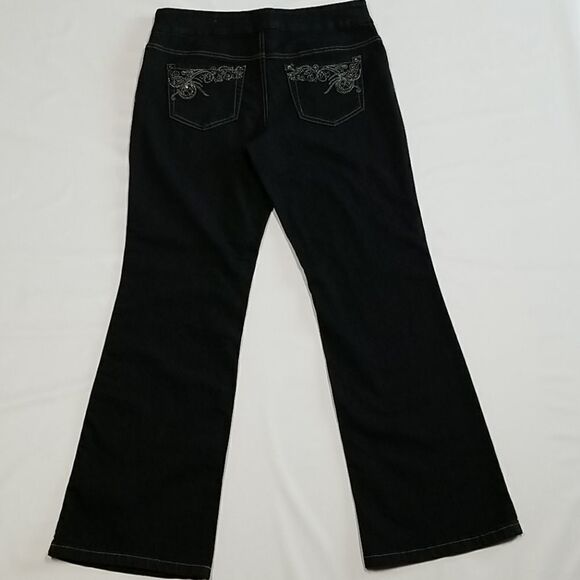 Reitmans Jeans Women's Size 11 Black Flare Leg With Embroidered Pockets Pull On - Picture 3 of 11